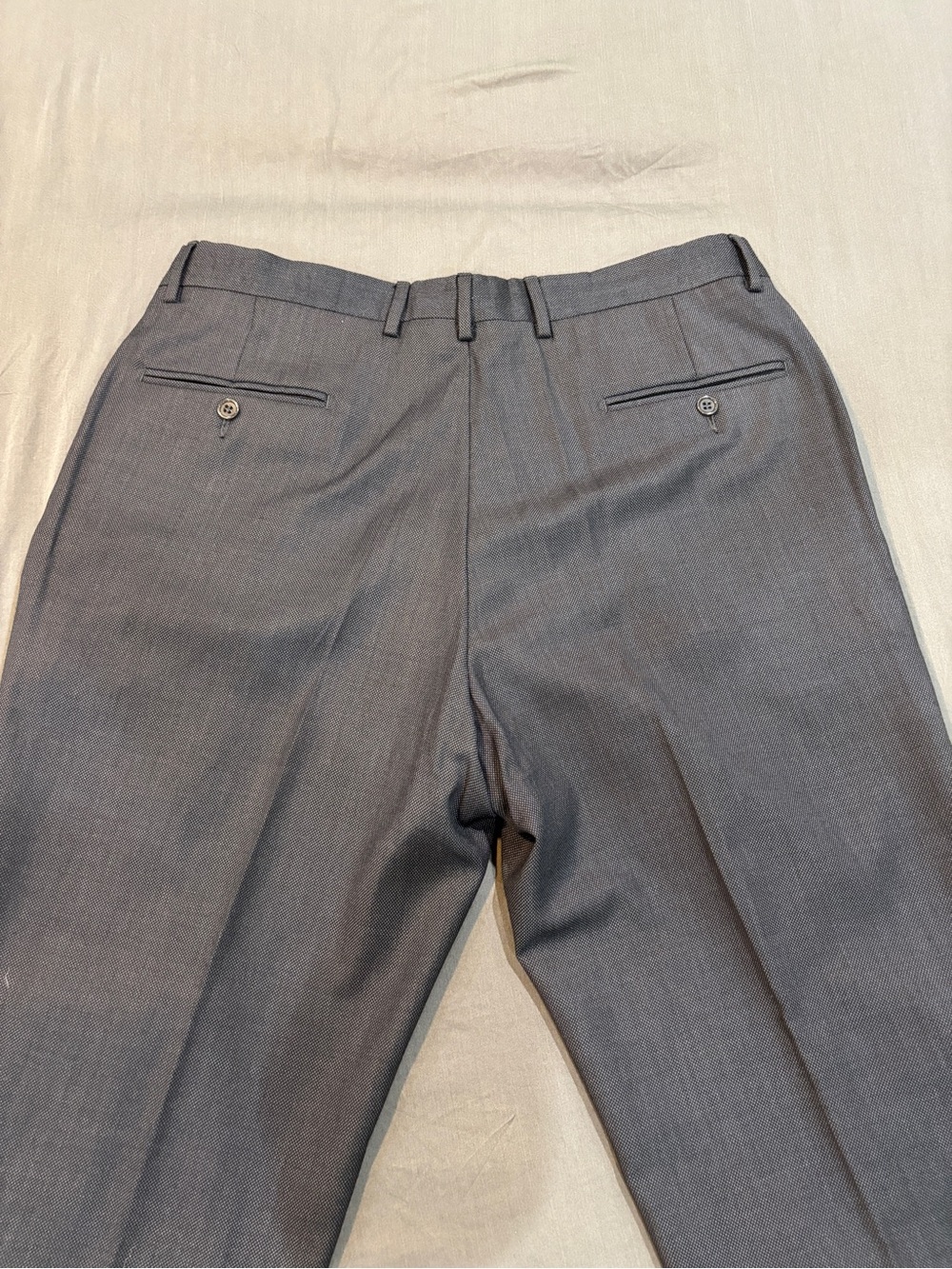 Jos. A. Bank Men's 42R Charcoal Gray Suit - Picture 13 of 14